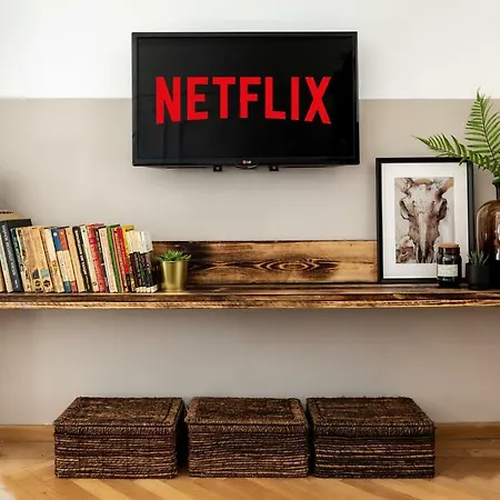 Qult - Up In The Sky Apartment Bucharest