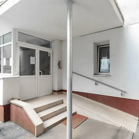 Apartment Qult - Up In The Sky