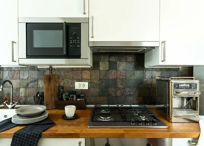 Qult - Up In The Sky Apartman