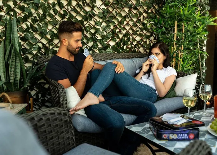 Qult - Up In The Sky Apartman