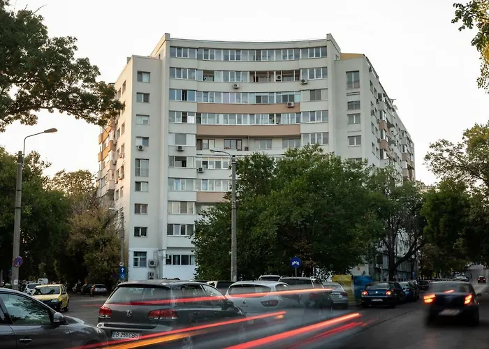 Qult - Up In The Sky Apartman